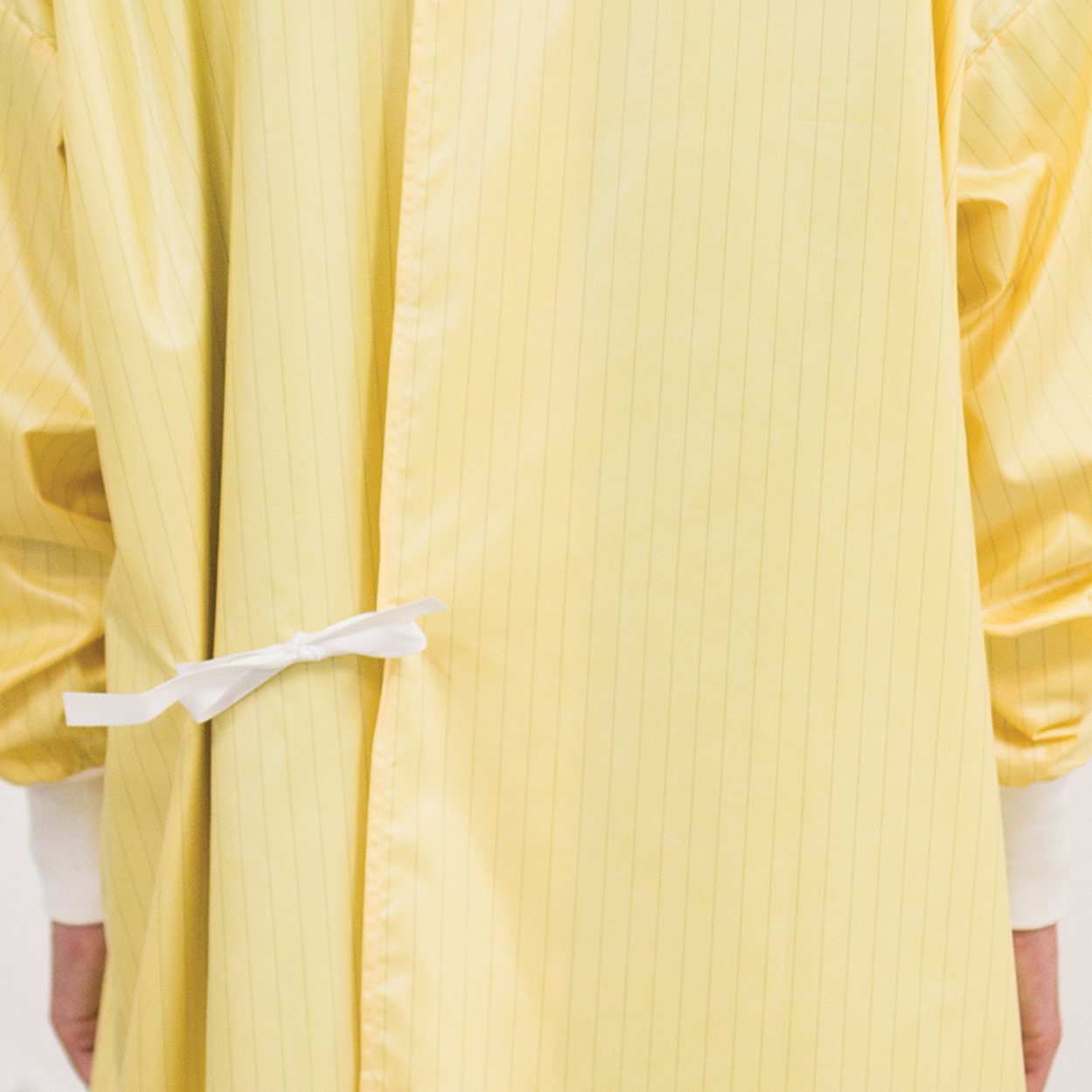 Isolation-Gown-Easy-Release-03.jpg