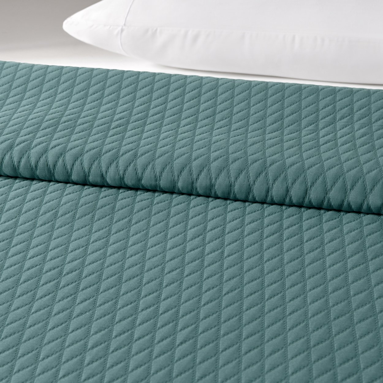 Bedspread-Keaton-OnBed-main.jpg
