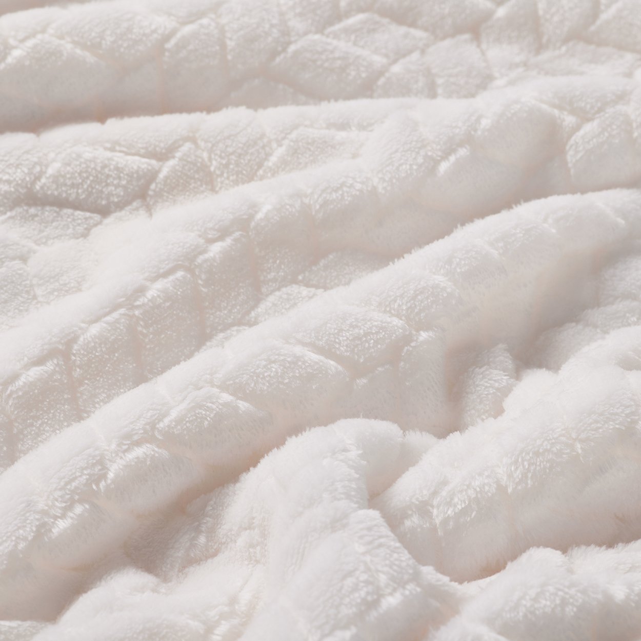 Blanket-SnowStorm-Luxe-White-main.jpg