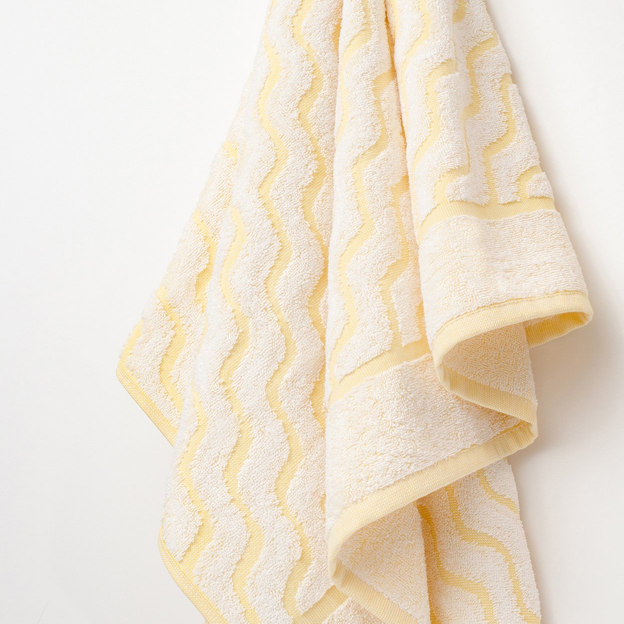 Towel-Pool-EuroSpa-Wave-Colorfill-Yellow.jpg