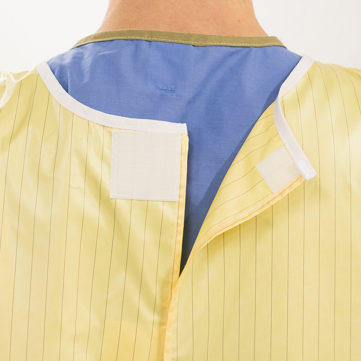 Isolation-Gown-Easy-Release-04.jpg