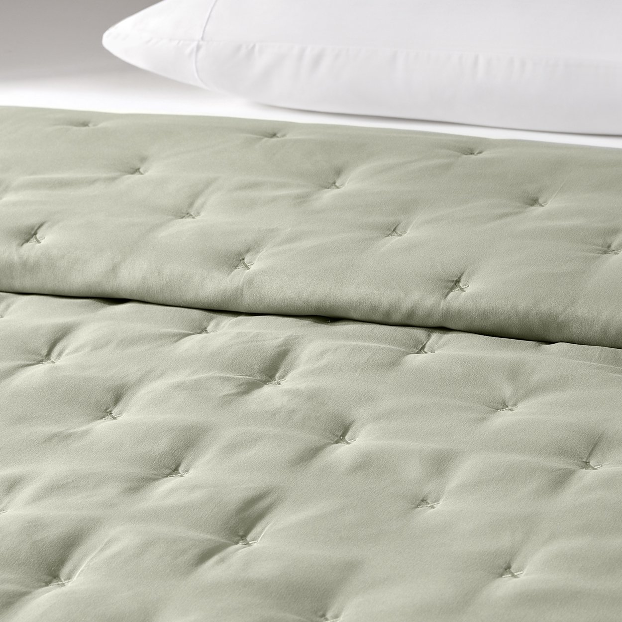 Bedspread-Casa-OnBed-02.jpg
