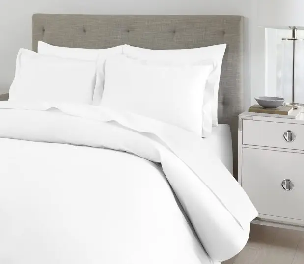 A Centium Satin duvet cover is so smooth and silky, it’s the preferred choice of many 5-star hotels. Discover what hoteliers love about this sateen duvet cover. Shown here: a detail shot of a duvet cover on a bed.