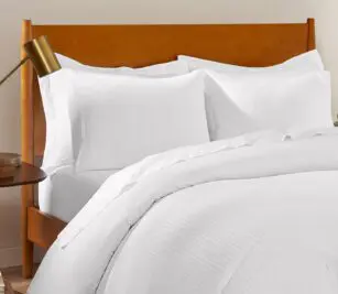 Image shows ComforTwill duvet and pillow shams on a bed.