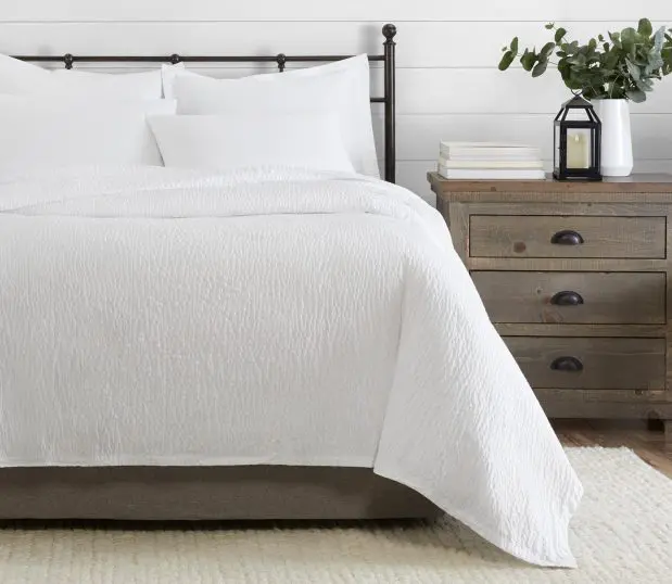 A wrinkled guest bed makes a poor first impression. With our no iron top cover, your beds will be wrinkle free by design. Shown here is a detail shot of our puckered Cumulus Top Cover on a bed setting.