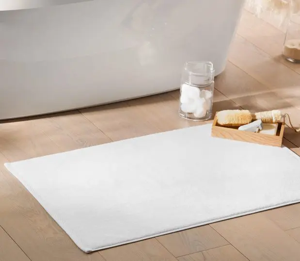 Image shows a bath setting with a Vidori bath mat laying on the floor.