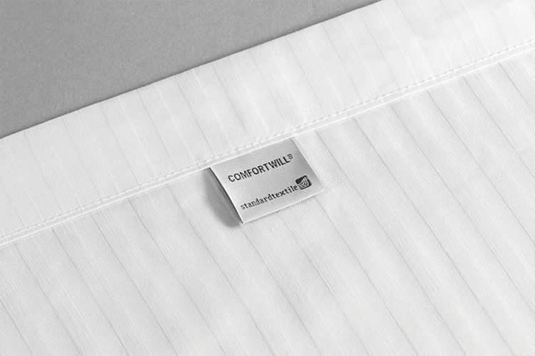 A close up showing the center-lock label on a ComfortTwill bed sheet.