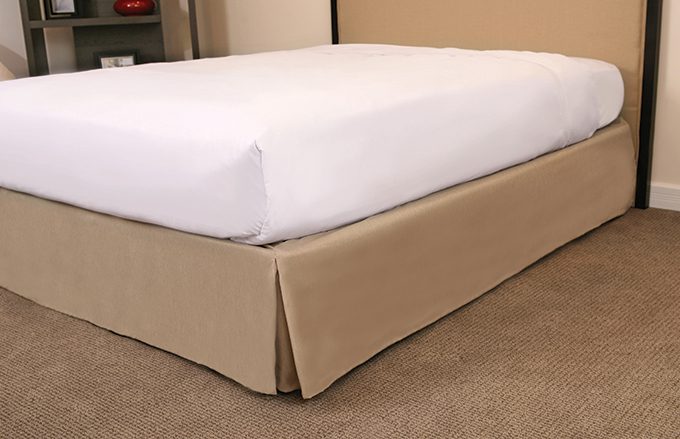 Bed made with the triple sheeting method
