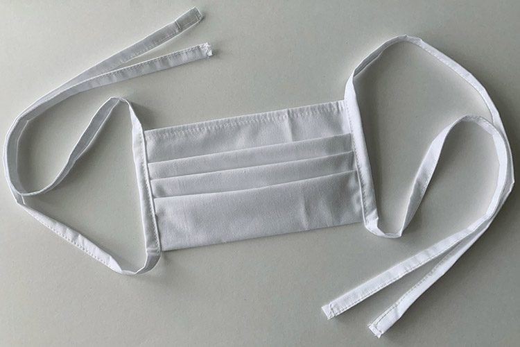 Face mask with ties