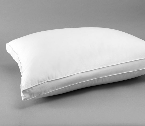 Image of a single Lynova luxury hotel pillow.