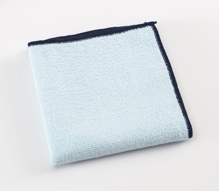 Microfiber Glass Cloth Cleans Glass Better Than Cotton