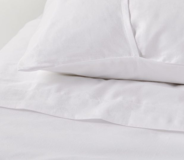 Paragon ™ 100% cotton sheets are made with BCI-certified cotton. Image shows a close up detail of a Paragon Cotton envelope closure pillowcase.