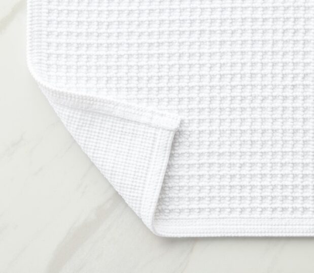 Detailed view of the back of our Artesano non slip bath mat.