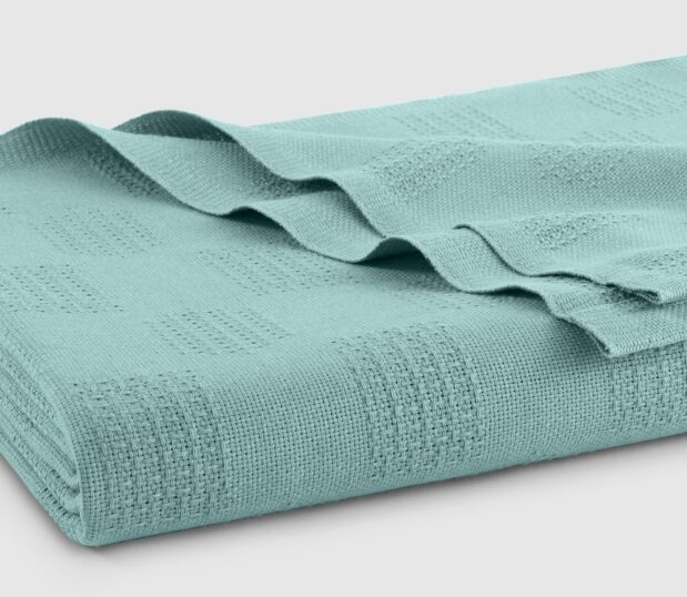 Detail of the Elite hospital blanket in Emerald.